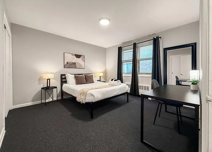Апартаменты Cozy 1br Near Dining & Shops - Kimball C2