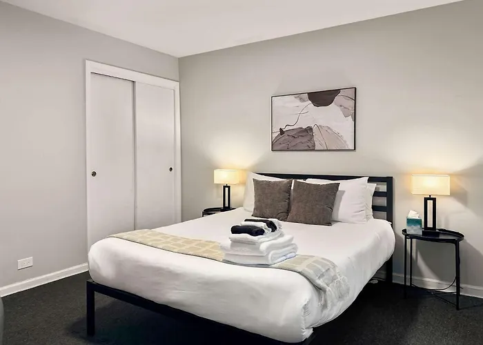Cozy 1br Near Dining & Shops - Kimball C2 * Чикаго