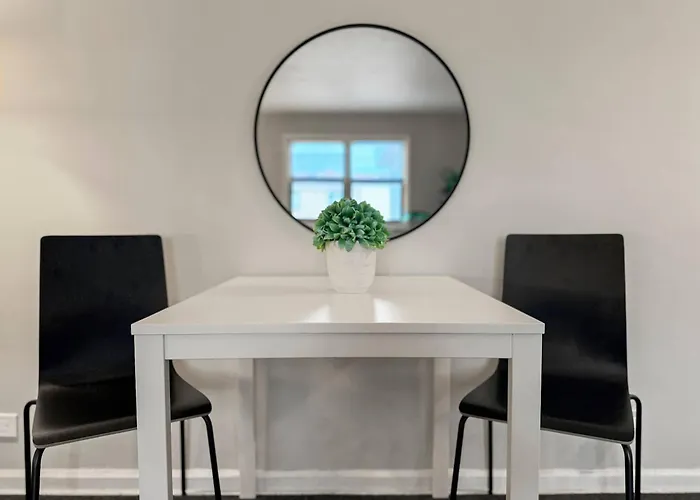Cozy 1br Near Dining & Shops - Kimball C2 Апартаменты