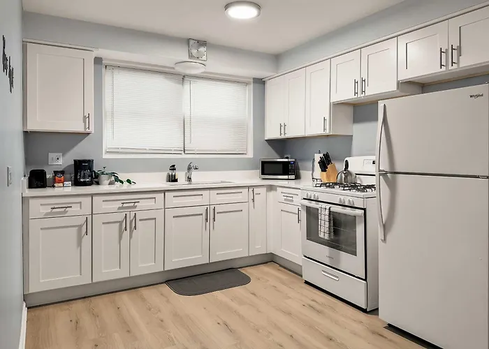 Cozy 1br Near Dining & Shops - Kimball C2 Апартаменты *