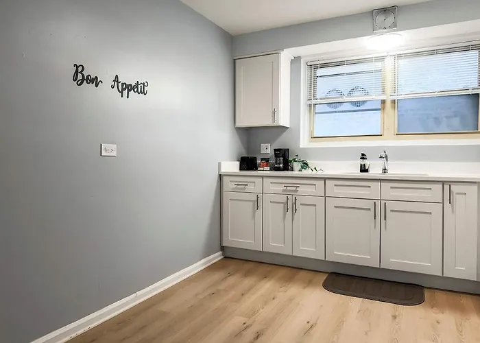 Cozy 1br Near Dining & Shops - Kimball C2 Апартаменты *