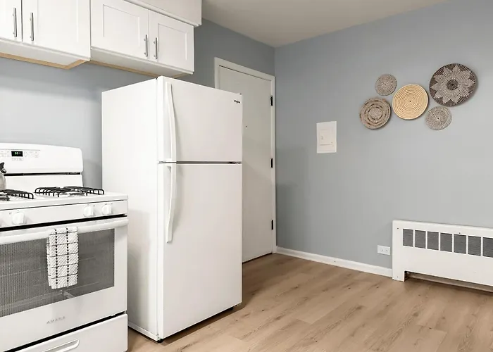 Cozy 1br Near Dining & Shops - Kimball C2 *
