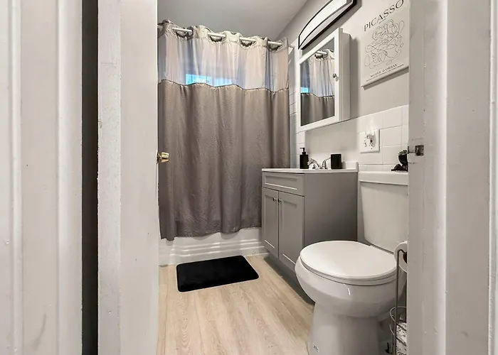 Апартаменты Cozy 1br Near Dining & Shops - Kimball C2